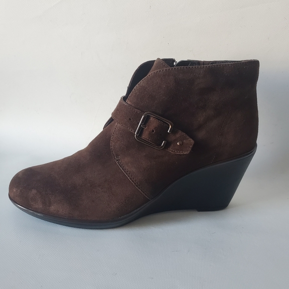 Clarks Women's Brown Wedge Ankle Bootie Size 8.5 - Picture 6 of 9